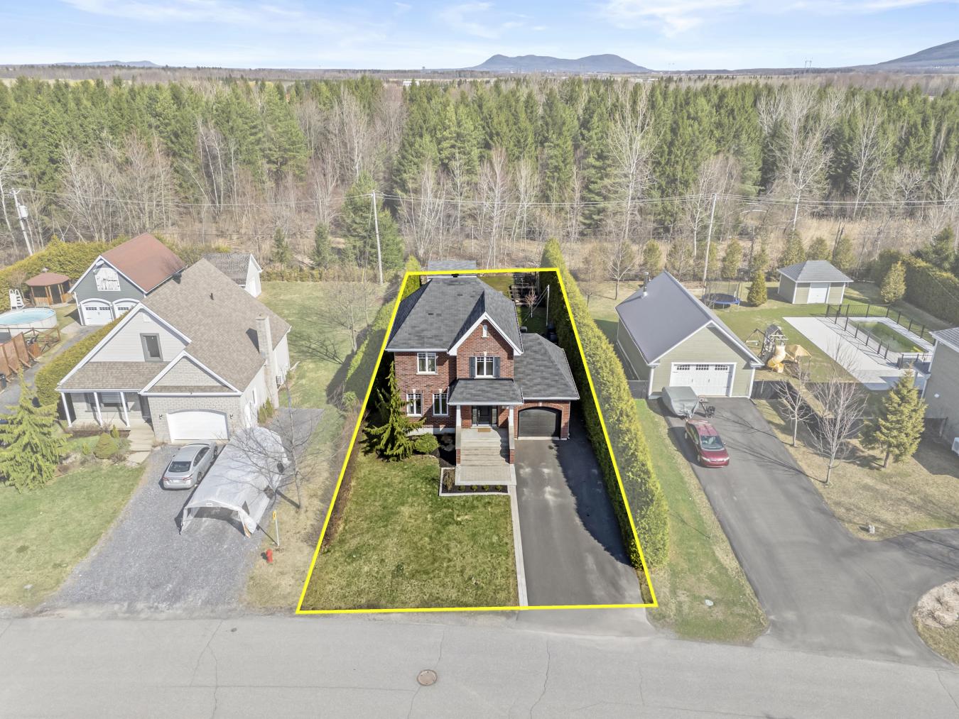 Saint-Angèle-de-Monnoir, QC, J0L 1P0, Canada, 3 Bedrooms Bedrooms, ,2 BathroomsBathrooms,Residential,For Sale,1781682