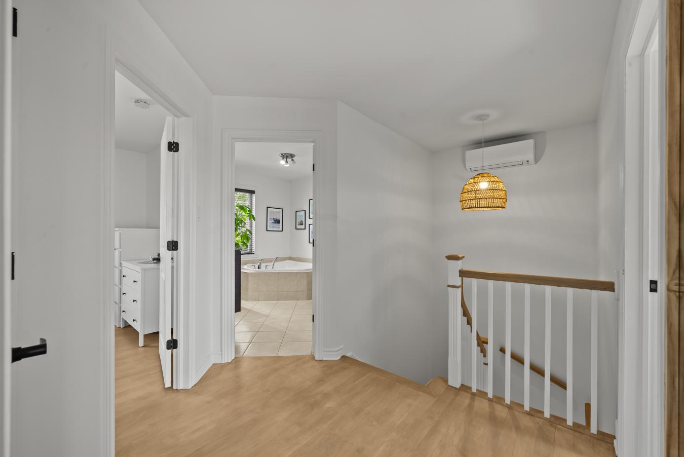 Saint-Angèle-de-Monnoir, QC, J0L 1P0, Canada, 3 Bedrooms Bedrooms, ,2 BathroomsBathrooms,Residential,For Sale,1781682