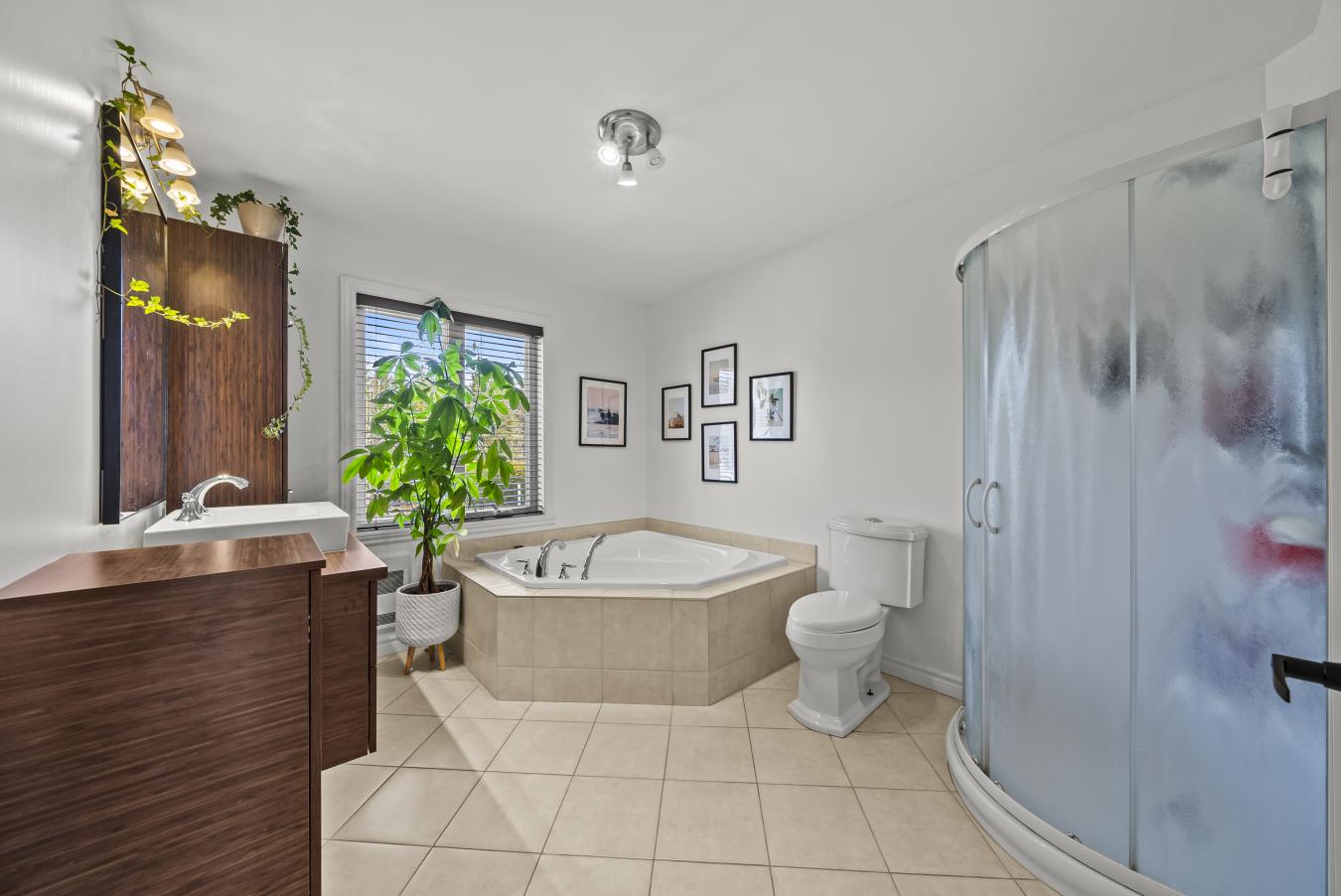 Saint-Angèle-de-Monnoir, QC, J0L 1P0, Canada, 3 Bedrooms Bedrooms, ,2 BathroomsBathrooms,Residential,For Sale,1781682