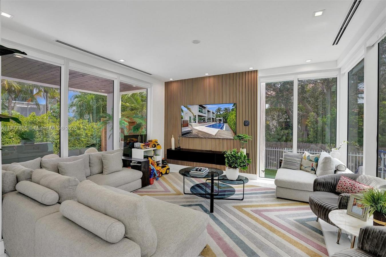 Key Biscayne, Florida, 33149, United States, 5 Bedrooms Bedrooms, ,5 BathroomsBathrooms,Residential,For Sale,1781677