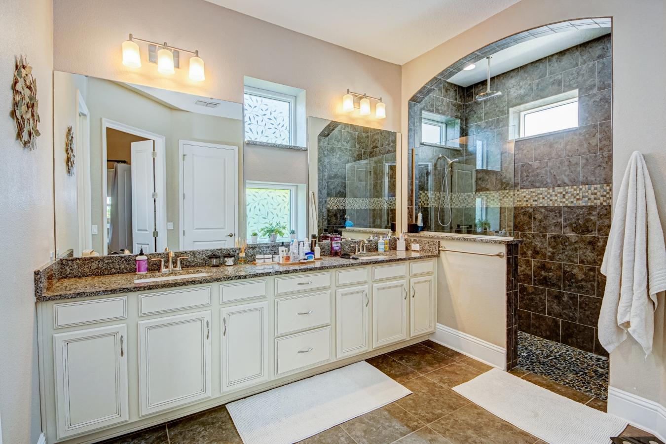 Orlando, Florida, 32827, United States, 4 Bedrooms Bedrooms, ,4 BathroomsBathrooms,Residential,For Sale,1782481