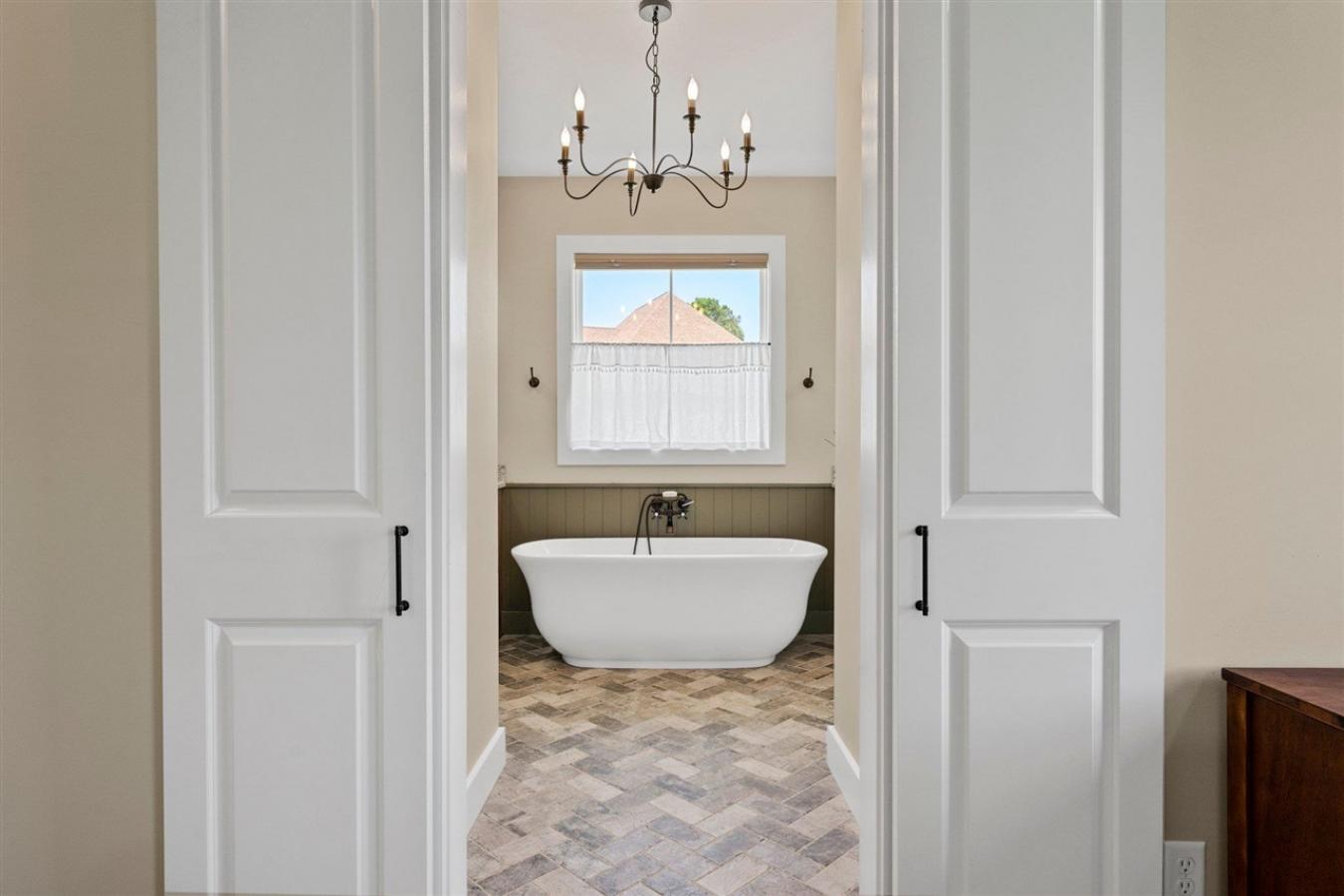 Alvaton, Kentucky, 42122, United States, 5 Bedrooms Bedrooms, ,3 BathroomsBathrooms,Residential,For Sale,1782474