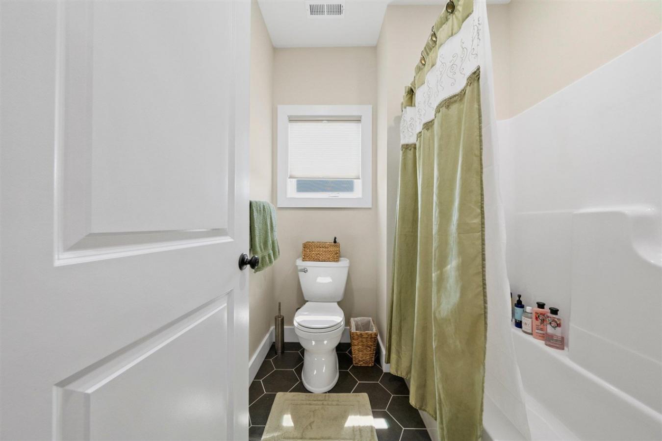 Alvaton, Kentucky, 42122, United States, 5 Bedrooms Bedrooms, ,3 BathroomsBathrooms,Residential,For Sale,1782474