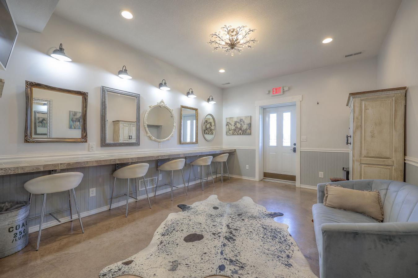 Topeka, Kansas, 66546, United States, 4 Bedrooms Bedrooms, ,5 BathroomsBathrooms,Residential,For Sale,1781673