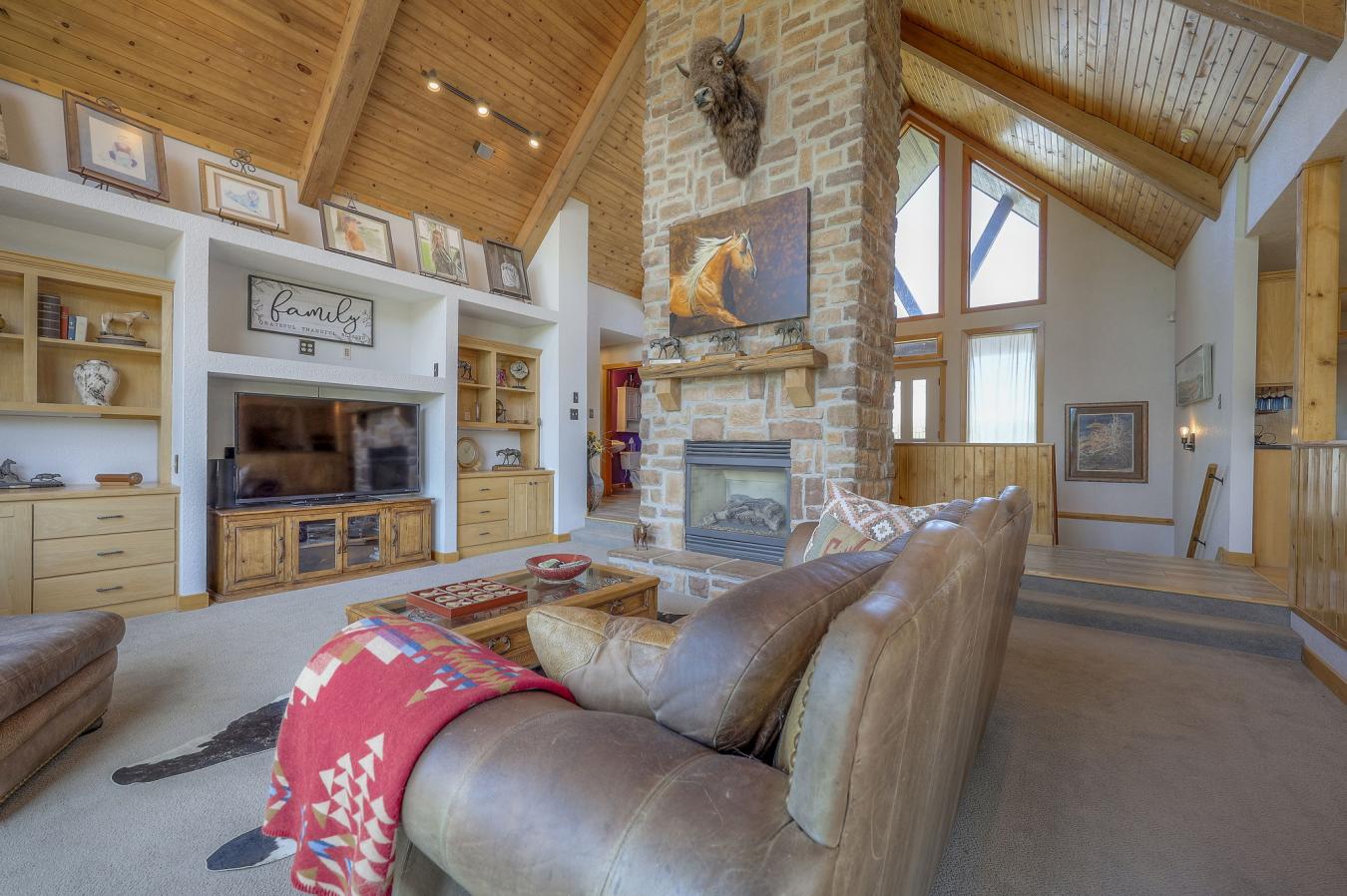 Topeka, Kansas, 66546, United States, 4 Bedrooms Bedrooms, ,5 BathroomsBathrooms,Residential,For Sale,1781673