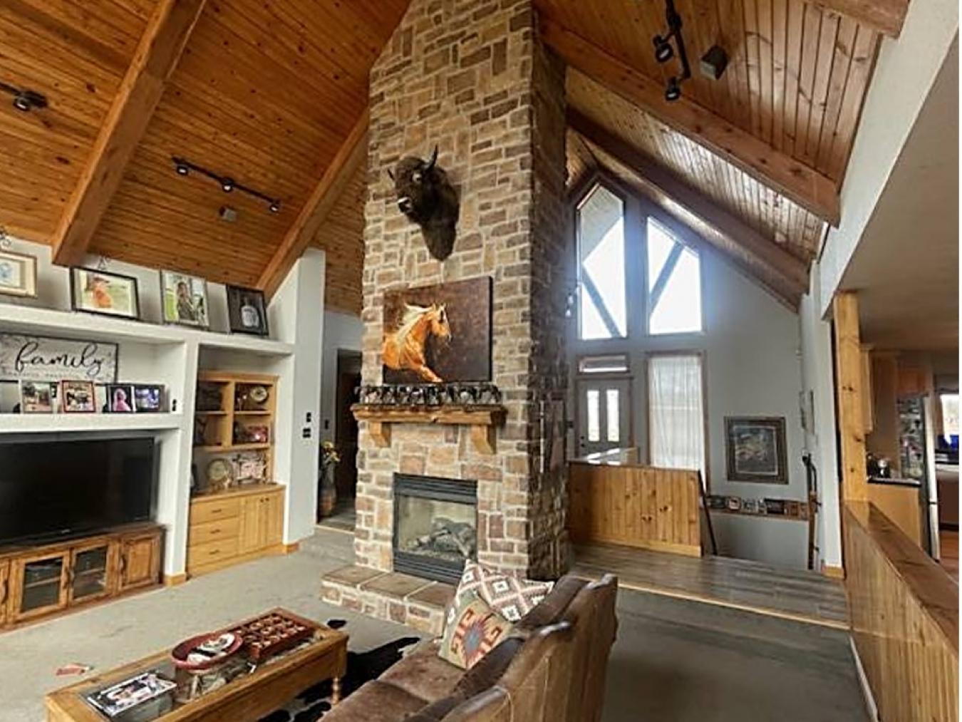 Topeka, Kansas, 66546, United States, 4 Bedrooms Bedrooms, ,5 BathroomsBathrooms,Residential,For Sale,1781673