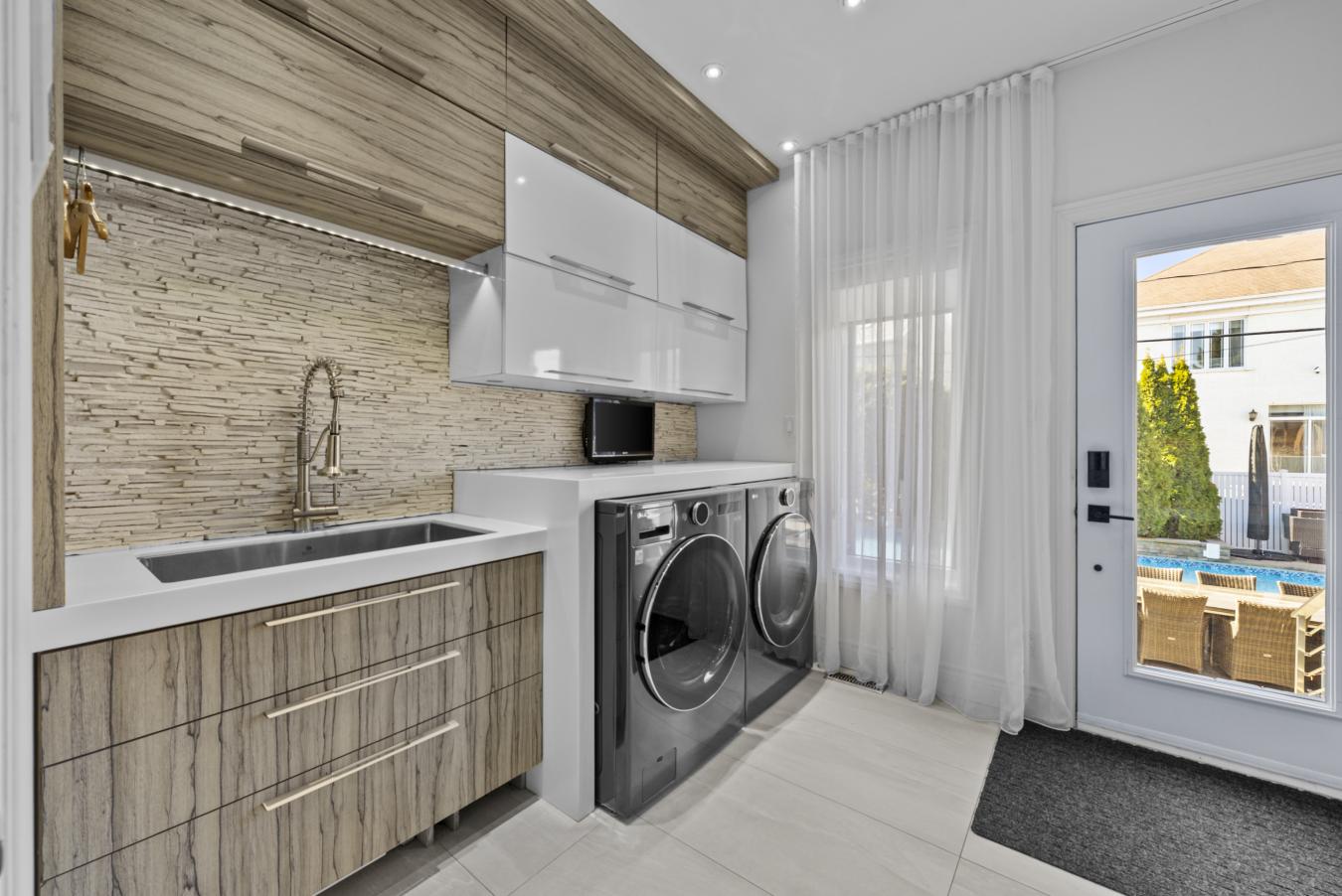 Brossard, QC, J4X 2H3, Canada, 5 Bedrooms Bedrooms, ,3 BathroomsBathrooms,Residential,For Sale,1782470