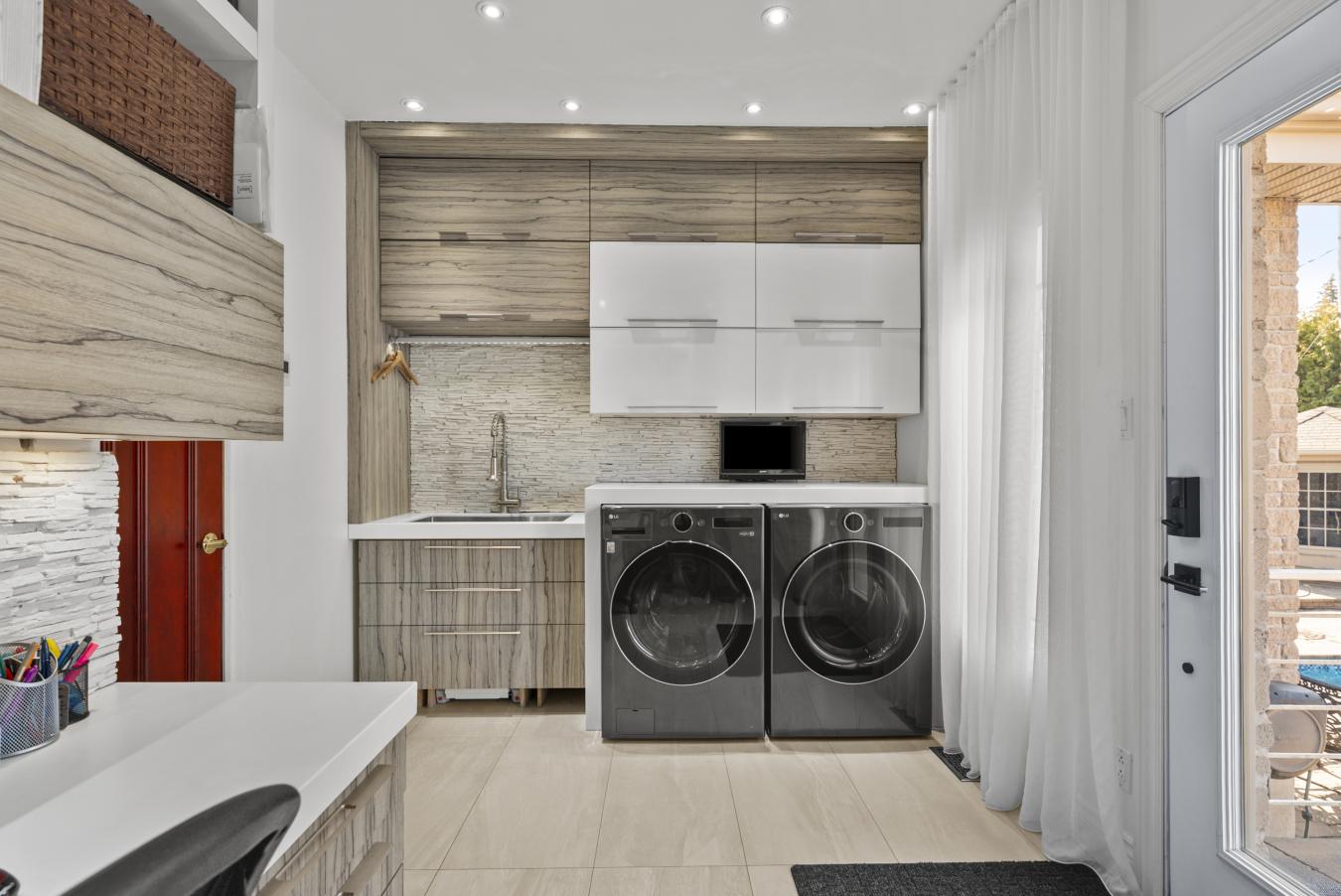 Brossard, QC, J4X 2H3, Canada, 5 Bedrooms Bedrooms, ,3 BathroomsBathrooms,Residential,For Sale,1782470