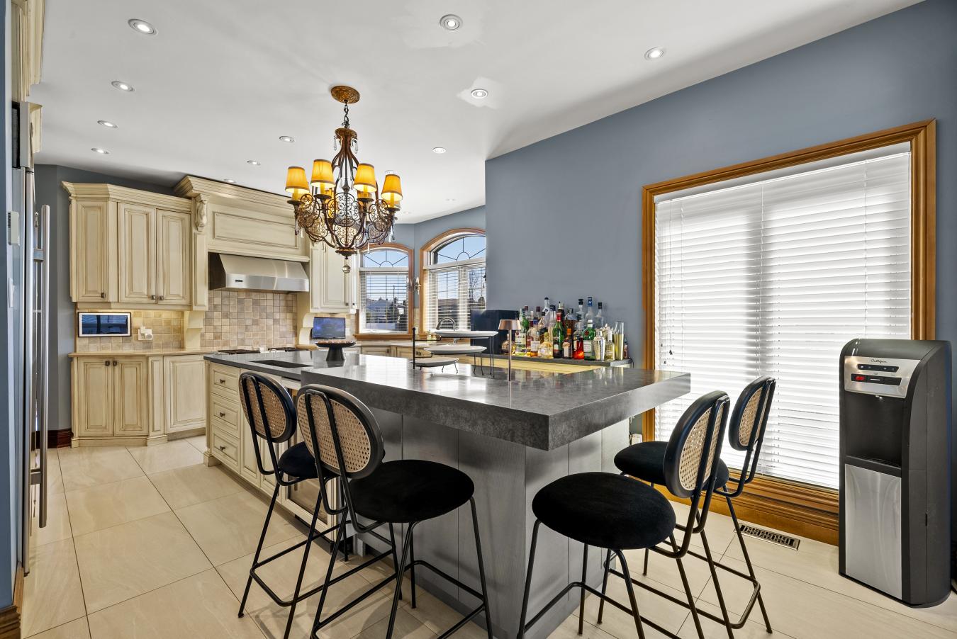 Brossard, QC, J4X 2H3, Canada, 5 Bedrooms Bedrooms, ,3 BathroomsBathrooms,Residential,For Sale,1782470