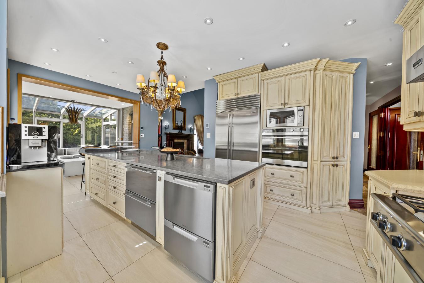 Brossard, QC, J4X 2H3, Canada, 5 Bedrooms Bedrooms, ,3 BathroomsBathrooms,Residential,For Sale,1782470