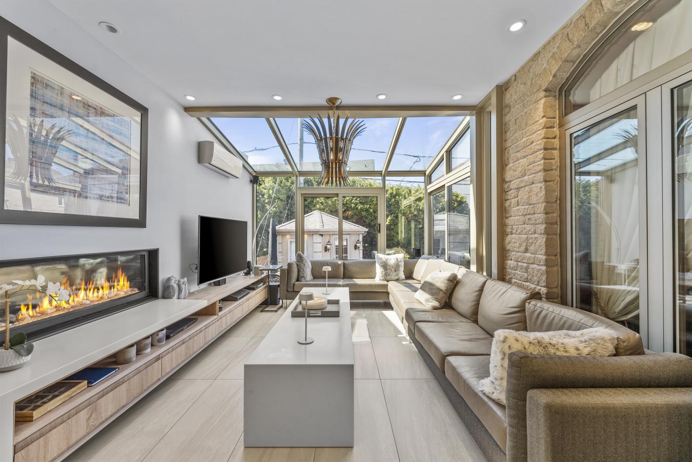 Brossard, QC, J4X 2H3, Canada, 5 Bedrooms Bedrooms, ,3 BathroomsBathrooms,Residential,For Sale,1782470