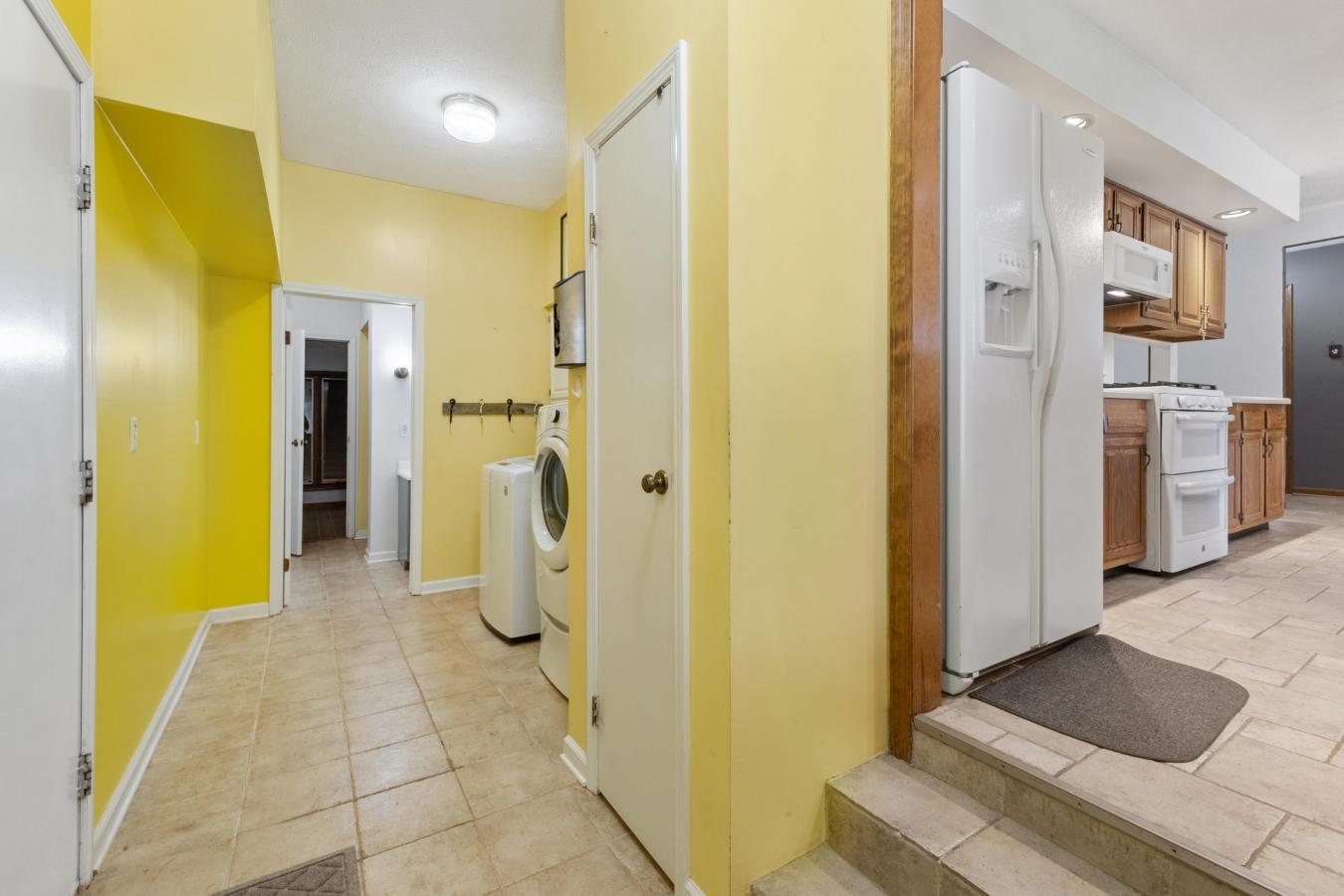Ashland, Kentucky, 41102, United States, 5 Bedrooms Bedrooms, ,4 BathroomsBathrooms,Residential,For Sale,1782464