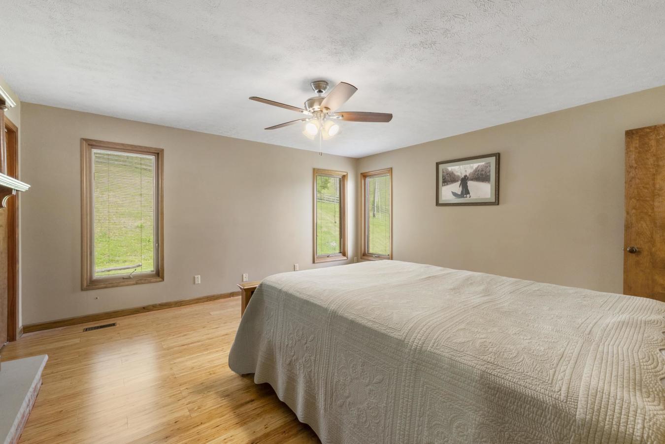 Ashland, Kentucky, 41102, United States, 5 Bedrooms Bedrooms, ,4 BathroomsBathrooms,Residential,For Sale,1782464