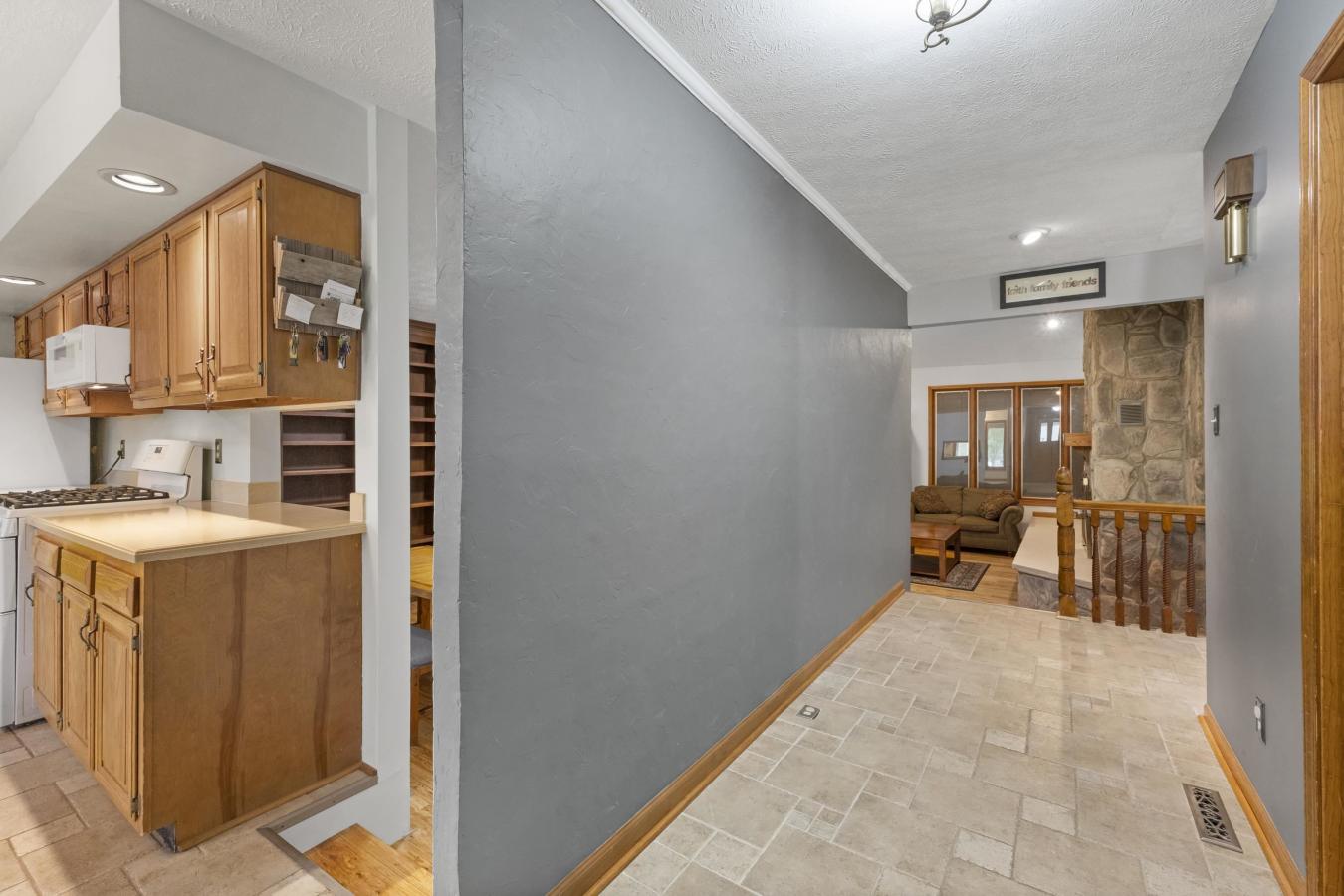 Ashland, Kentucky, 41102, United States, 5 Bedrooms Bedrooms, ,4 BathroomsBathrooms,Residential,For Sale,1782464