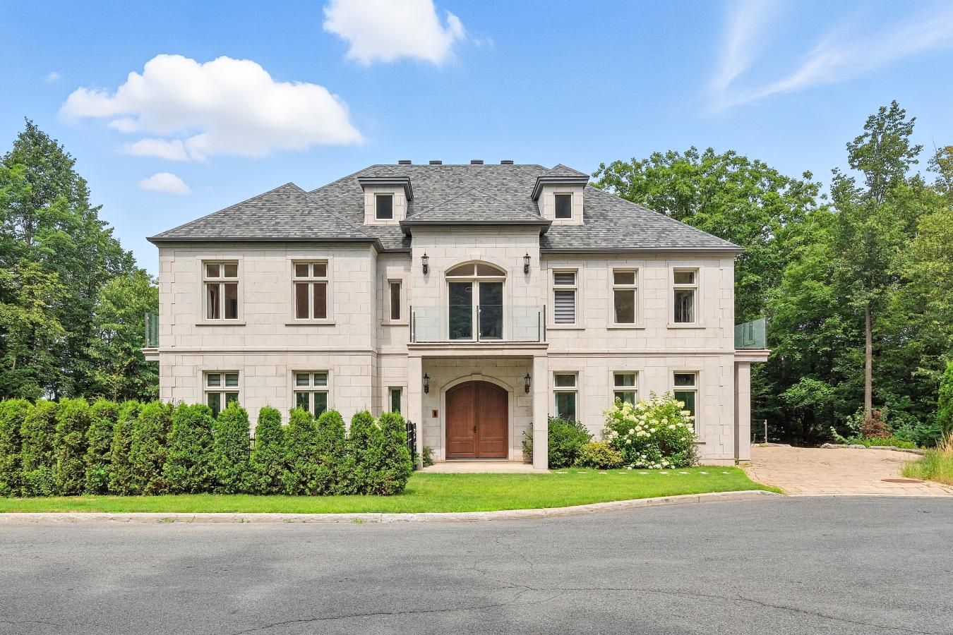 Mont-Saint-Hilaire, QC, J3H 6J3, Canada, 6 Bedrooms Bedrooms, ,6 BathroomsBathrooms,Residential,For Sale,1788222