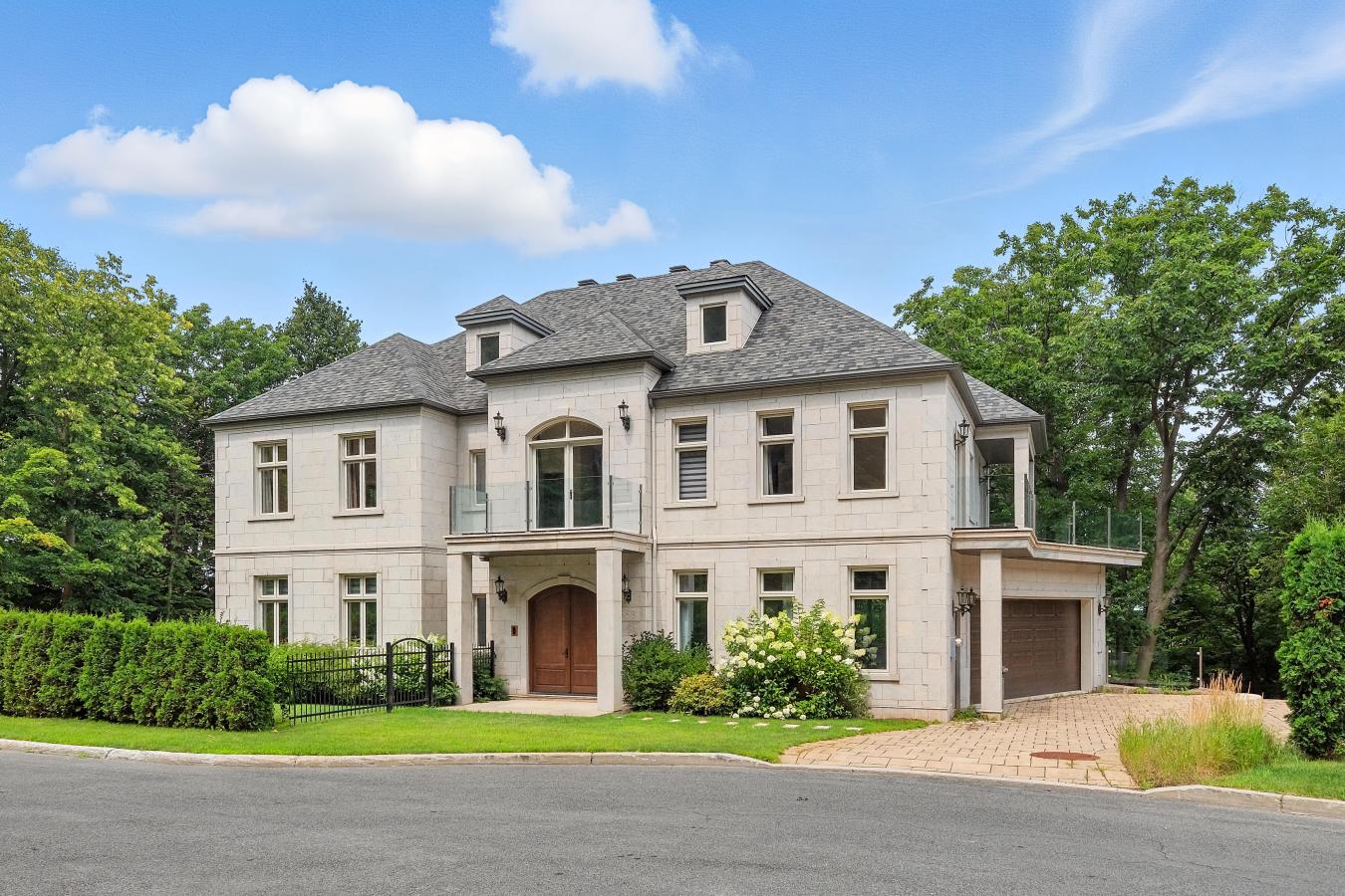 Mont-Saint-Hilaire, QC, J3H 6J3, Canada, 6 Bedrooms Bedrooms, ,6 BathroomsBathrooms,Residential,For Sale,1788222