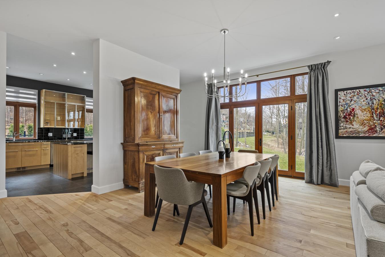 Mont-Saint-Hilaire, QC, J3H 6J3, Canada, 6 Bedrooms Bedrooms, ,6 BathroomsBathrooms,Residential,For Sale,1788222