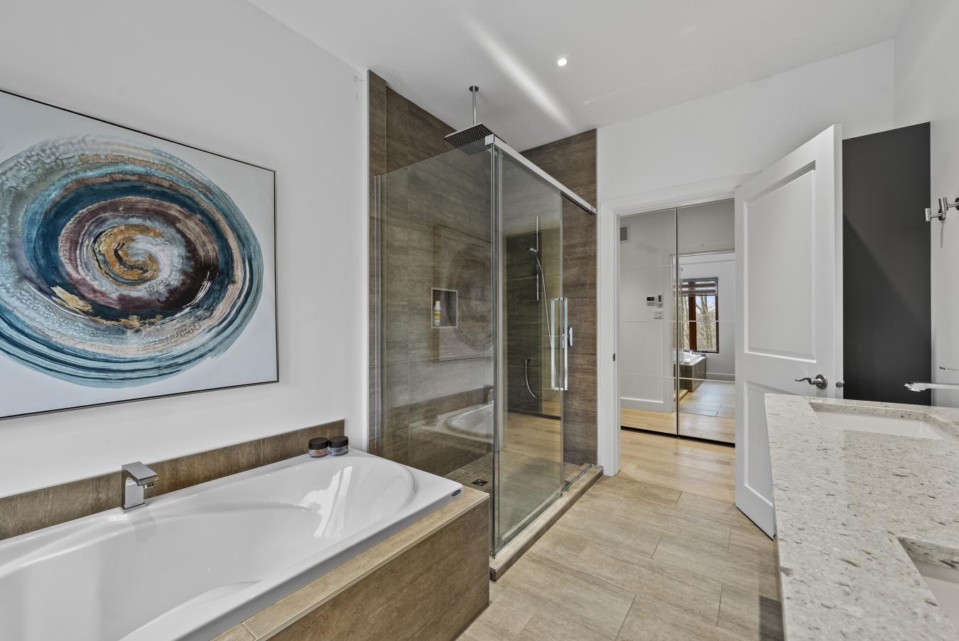 Mont-Saint-Hilaire, QC, J3H 6J3, Canada, 6 Bedrooms Bedrooms, ,6 BathroomsBathrooms,Residential,For Sale,1788222