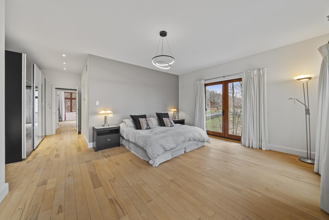 Mont-Saint-Hilaire, QC, J3H 6J3, Canada, 6 Bedrooms Bedrooms, ,6 BathroomsBathrooms,Residential,For Sale,1788222