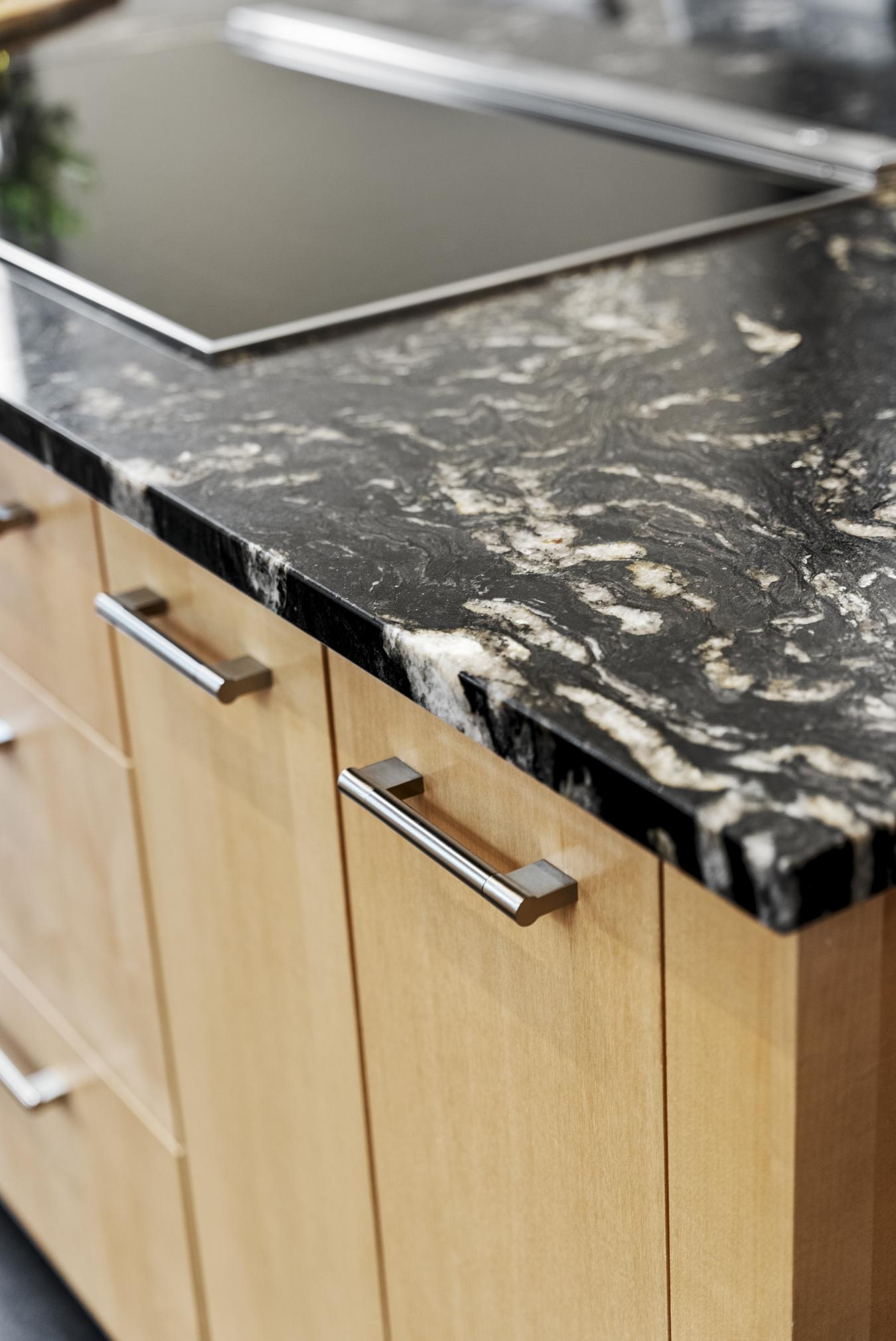 Mont-Saint-Hilaire, QC, J3H 6J3, Canada, 6 Bedrooms Bedrooms, ,6 BathroomsBathrooms,Residential,For Sale,1788222