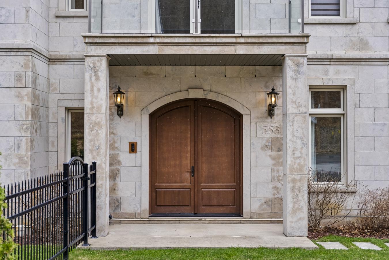 Mont-Saint-Hilaire, QC, J3H 6J3, Canada, 6 Bedrooms Bedrooms, ,6 BathroomsBathrooms,Residential,For Sale,1788222