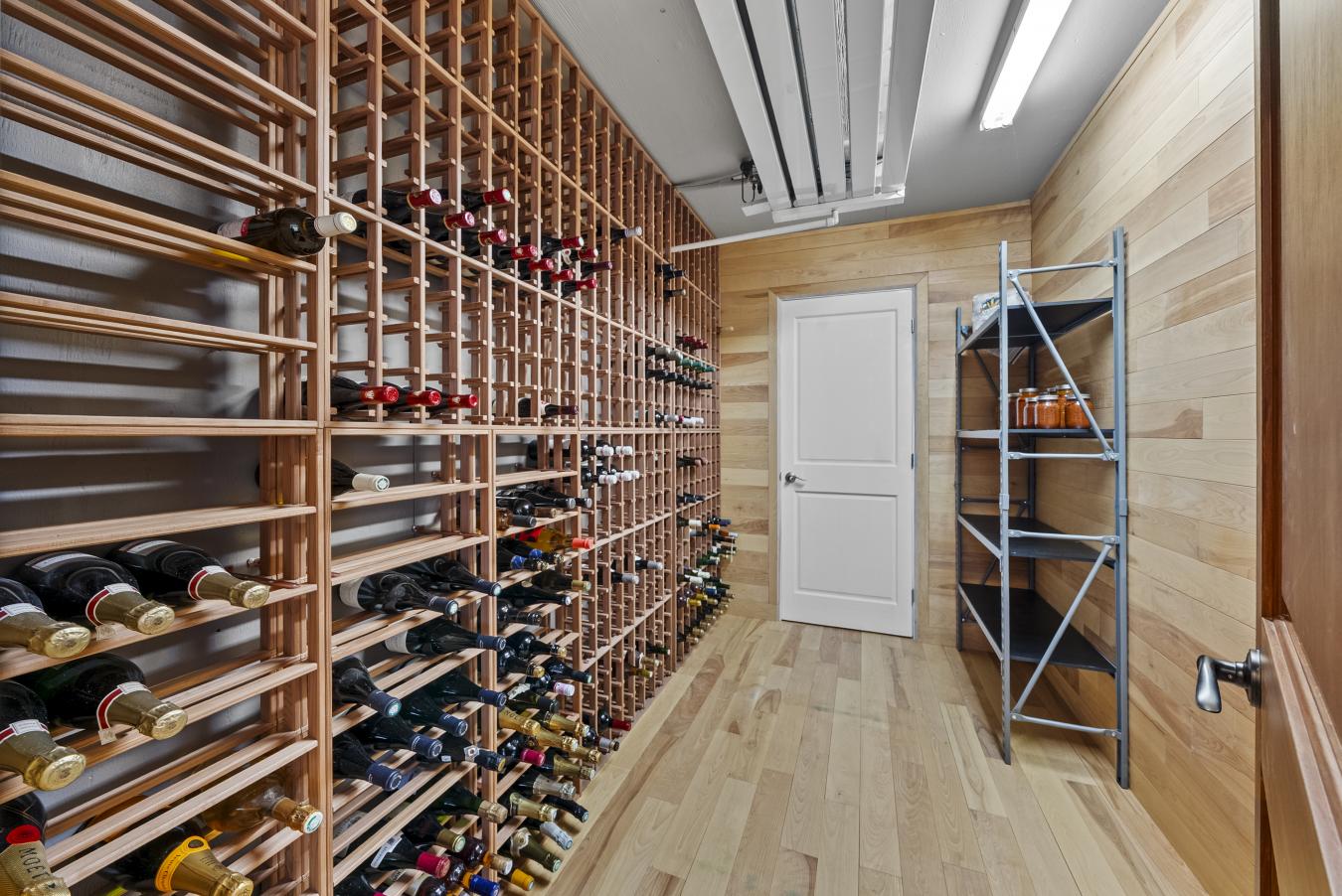 Mont-Saint-Hilaire, QC, J3H 6J3, Canada, 6 Bedrooms Bedrooms, ,6 BathroomsBathrooms,Residential,For Sale,1788222