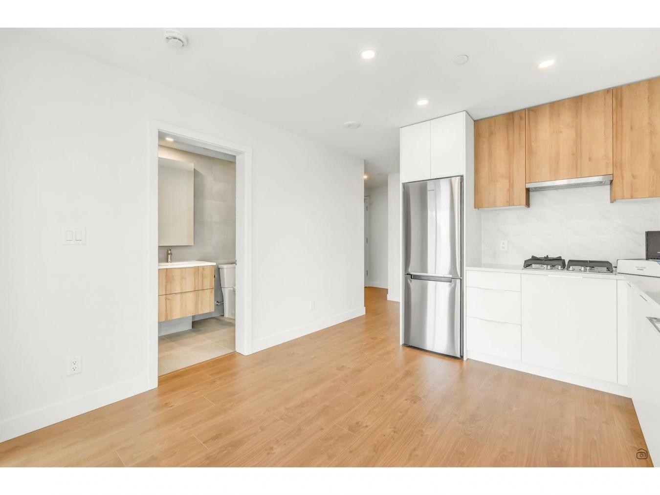 Surrey, BC, V3T3C6, Canada, 2 Bedrooms Bedrooms, ,Residential,For Sale,1787020