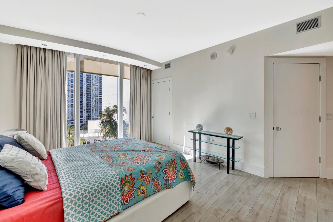 Ft. Lauderdale, Florida, 33301, United States, 2 Bedrooms Bedrooms, ,2 BathroomsBathrooms,Residential,For Sale,1797374