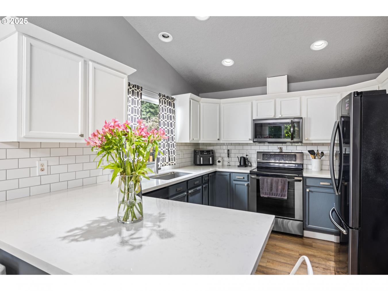 Hillsboro, Oregon, 97124, United States, 3 Bedrooms Bedrooms, ,2 BathroomsBathrooms,Residential,For Sale,1788218