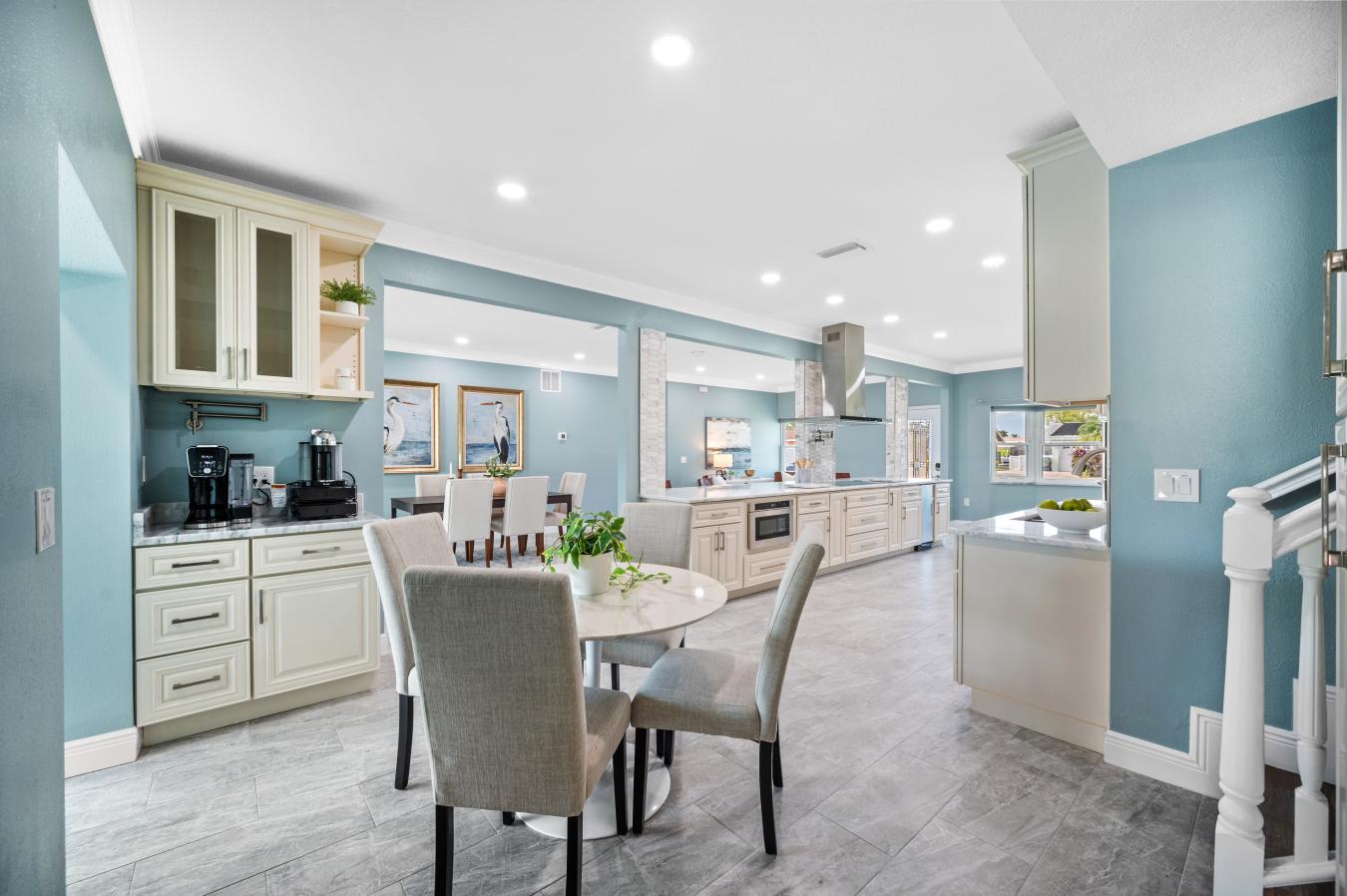 Tampa, Florida, 33615, United States, 7 Bedrooms Bedrooms, ,5 BathroomsBathrooms,Residential,For Sale,1786982