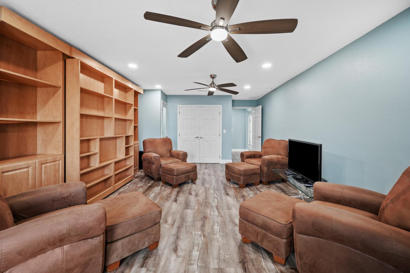 Tampa, Florida, 33615, United States, 7 Bedrooms Bedrooms, ,5 BathroomsBathrooms,Residential,For Sale,1786982