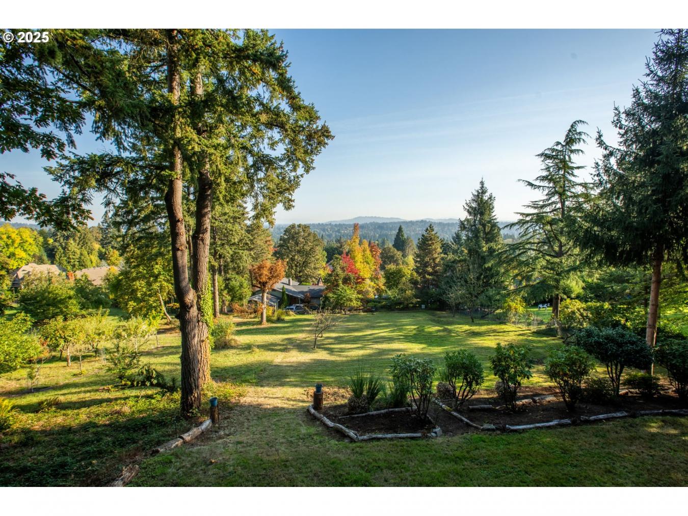 LakeOswego, Oregon, 97034, United States, 4 Bedrooms Bedrooms, ,2 BathroomsBathrooms,Residential,For Sale,1790115