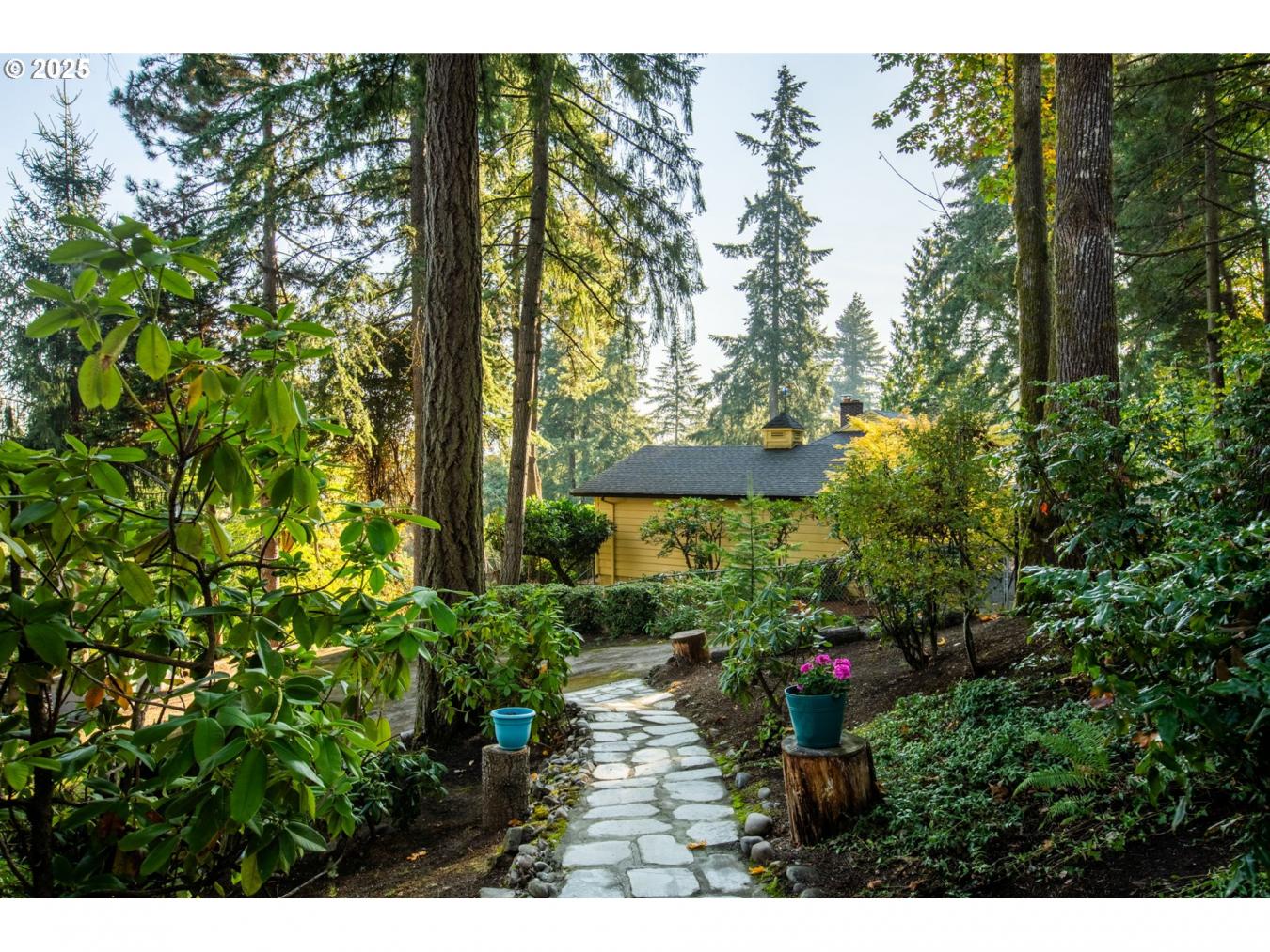 LakeOswego, Oregon, 97034, United States, 4 Bedrooms Bedrooms, ,2 BathroomsBathrooms,Residential,For Sale,1790115