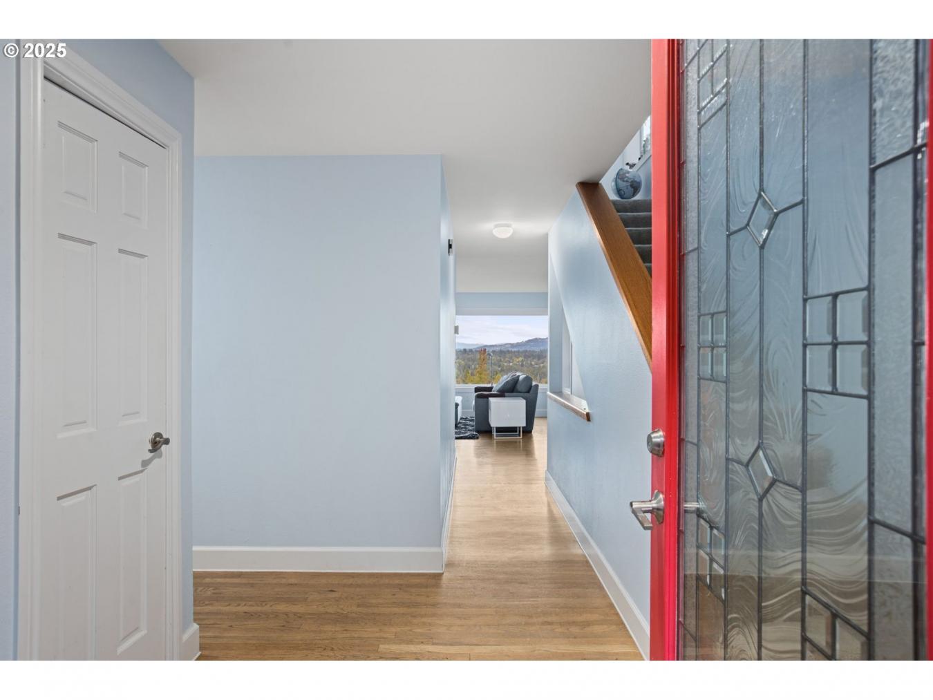 LakeOswego, Oregon, 97034, United States, 4 Bedrooms Bedrooms, ,2 BathroomsBathrooms,Residential,For Sale,1790115