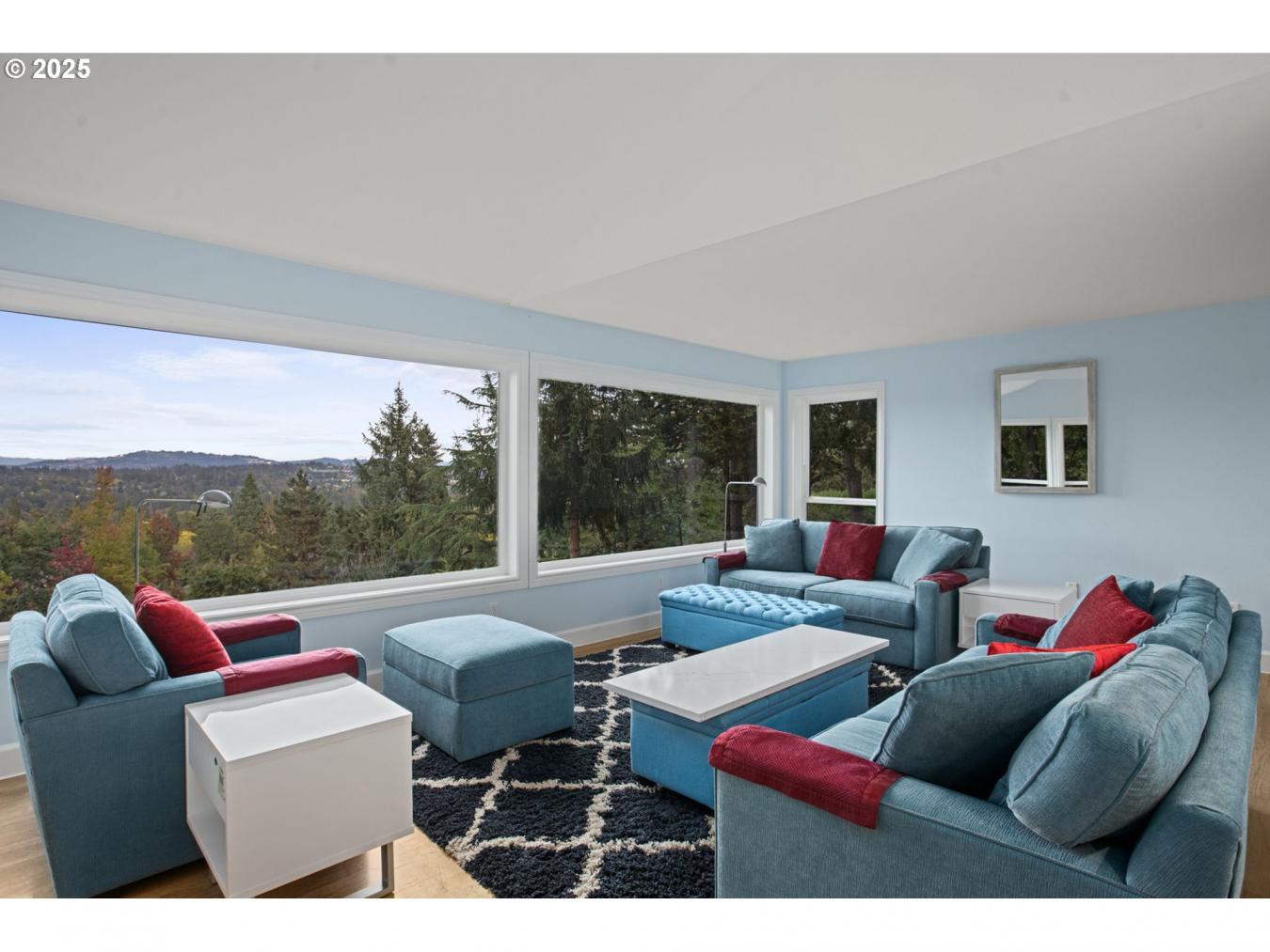 LakeOswego, Oregon, 97034, United States, 4 Bedrooms Bedrooms, ,2 BathroomsBathrooms,Residential,For Sale,1790115