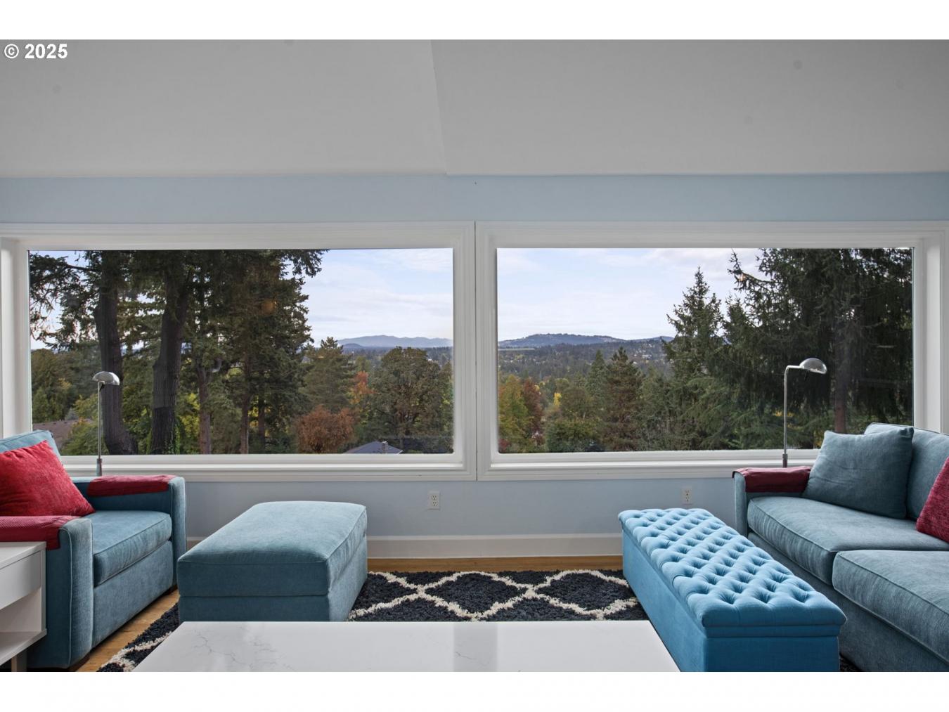 LakeOswego, Oregon, 97034, United States, 4 Bedrooms Bedrooms, ,2 BathroomsBathrooms,Residential,For Sale,1790115