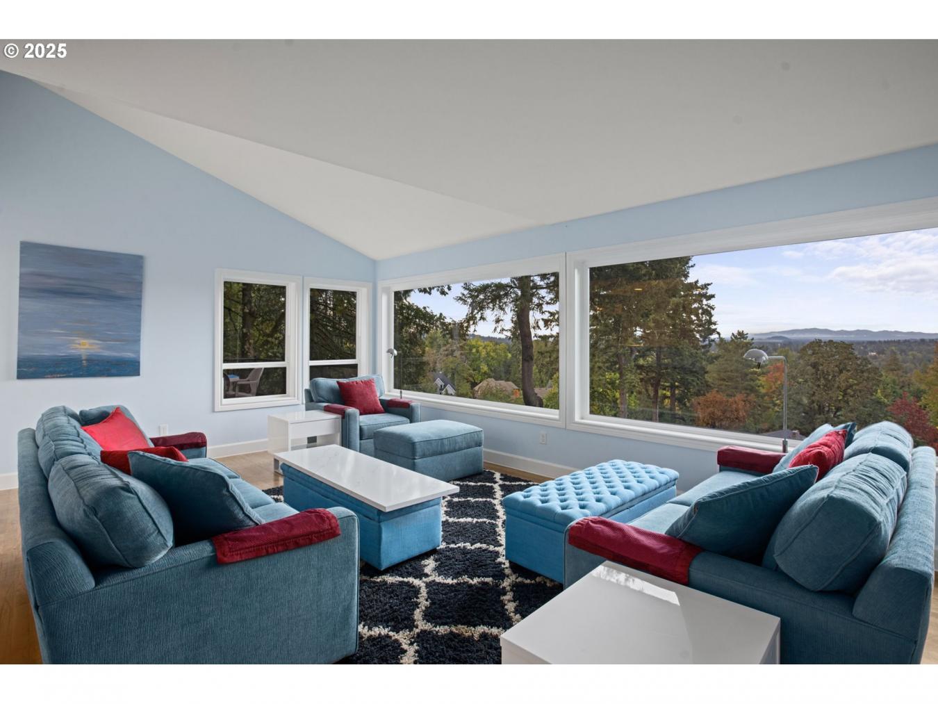 LakeOswego, Oregon, 97034, United States, 4 Bedrooms Bedrooms, ,2 BathroomsBathrooms,Residential,For Sale,1790115