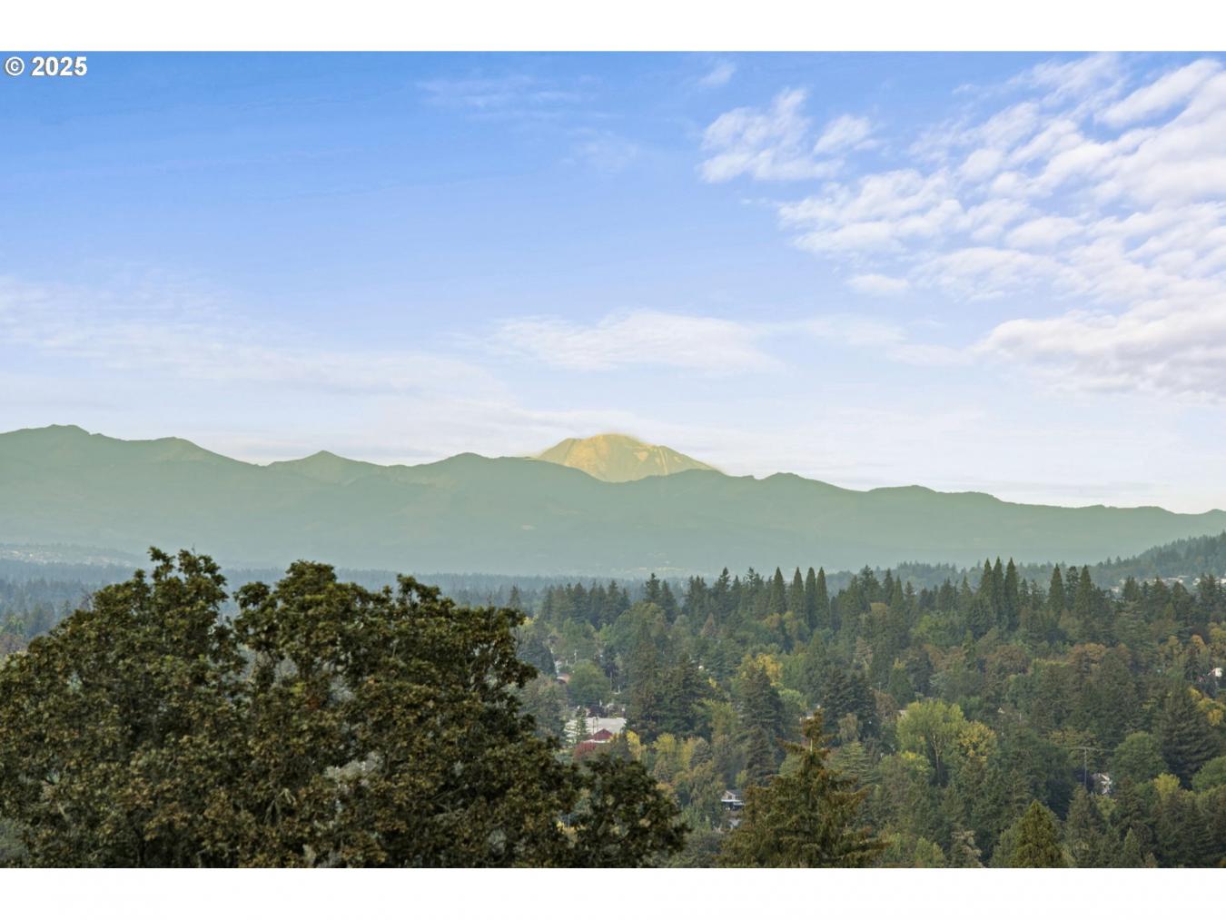 LakeOswego, Oregon, 97034, United States, 4 Bedrooms Bedrooms, ,2 BathroomsBathrooms,Residential,For Sale,1790115