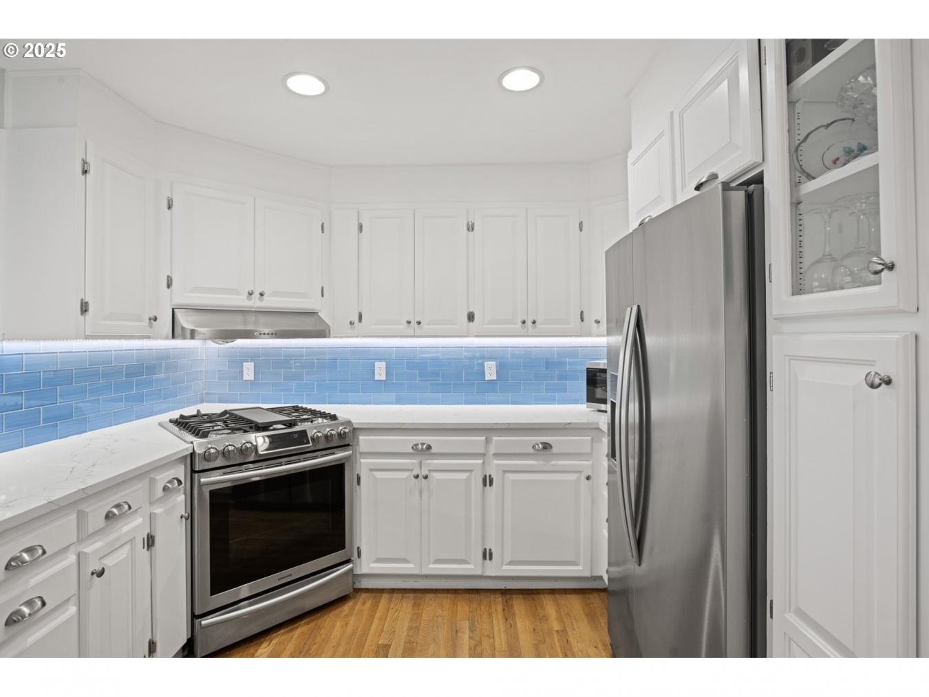 LakeOswego, Oregon, 97034, United States, 4 Bedrooms Bedrooms, ,2 BathroomsBathrooms,Residential,For Sale,1790115