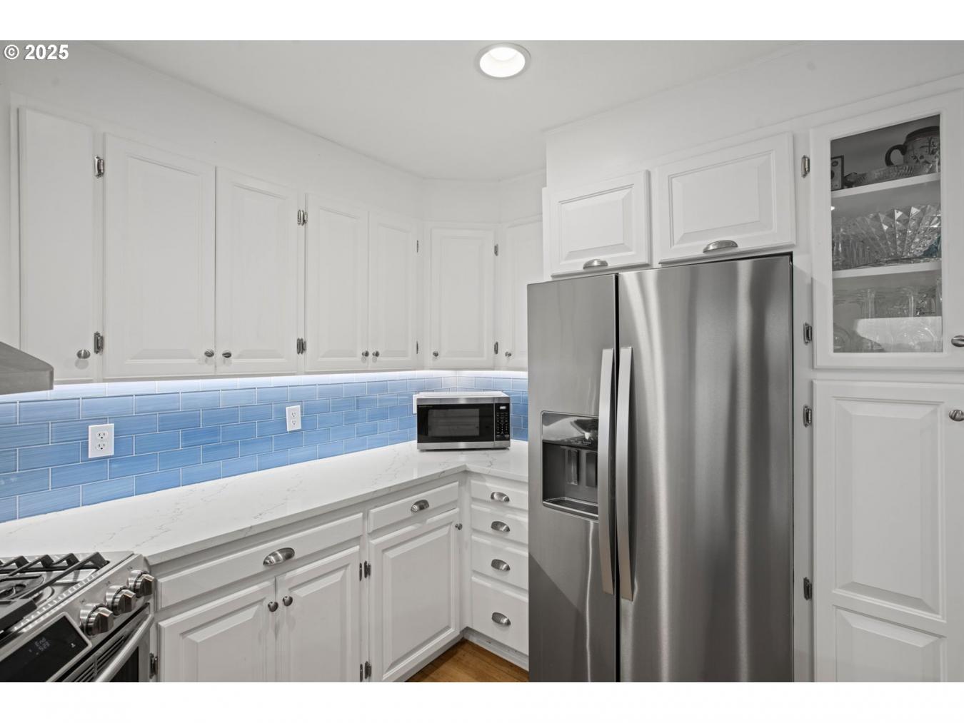 LakeOswego, Oregon, 97034, United States, 4 Bedrooms Bedrooms, ,2 BathroomsBathrooms,Residential,For Sale,1790115