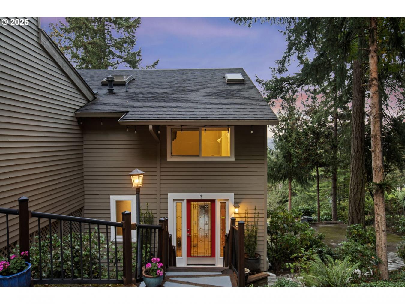 LakeOswego, Oregon, 97034, United States, 4 Bedrooms Bedrooms, ,2 BathroomsBathrooms,Residential,For Sale,1790115