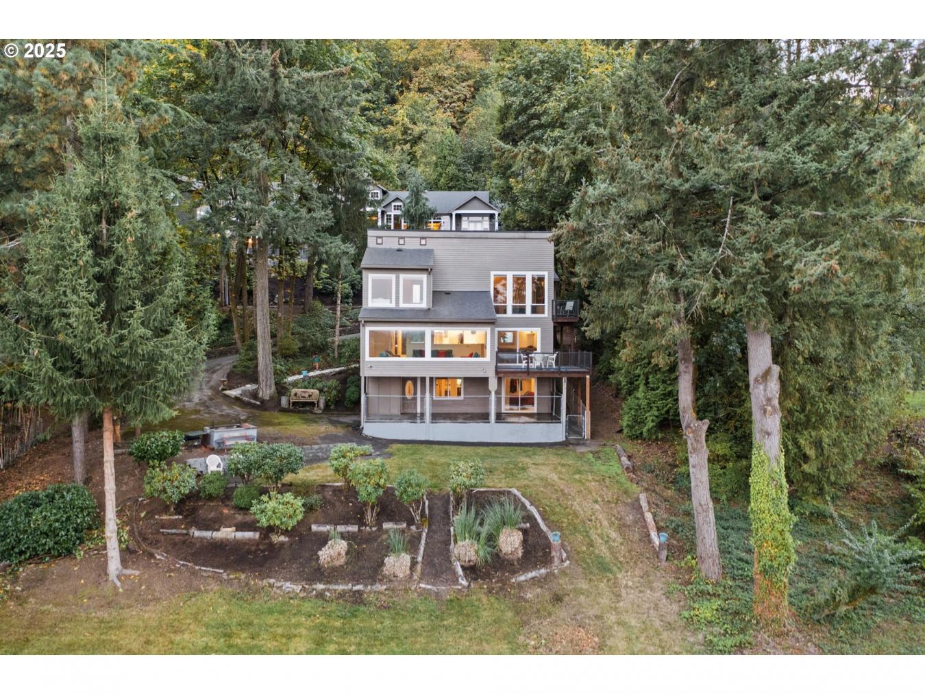 LakeOswego, Oregon, 97034, United States, 4 Bedrooms Bedrooms, ,2 BathroomsBathrooms,Residential,For Sale,1790115