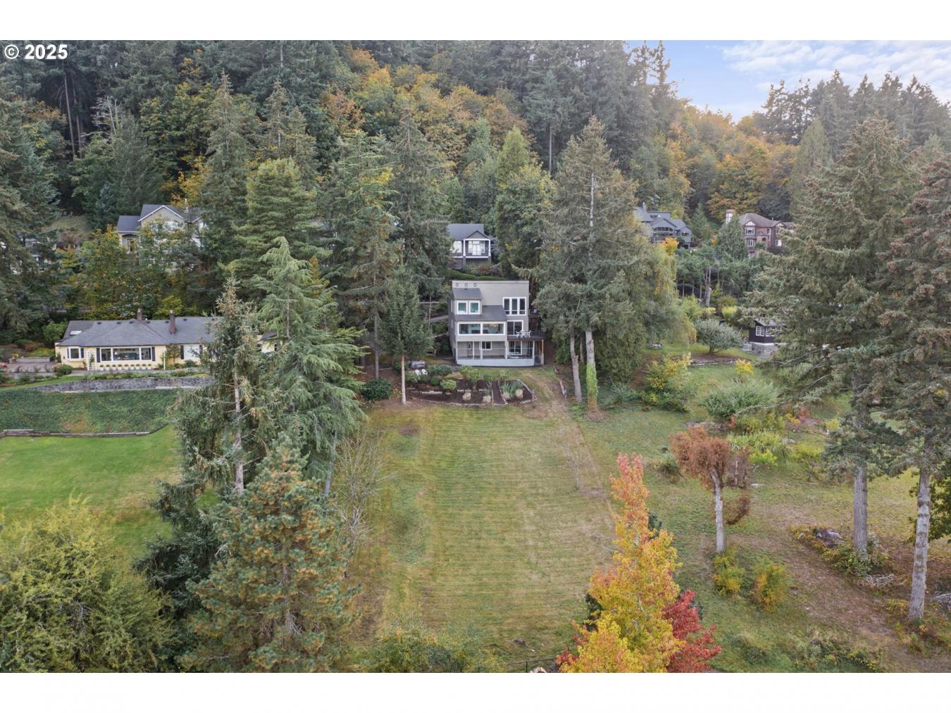 LakeOswego, Oregon, 97034, United States, 4 Bedrooms Bedrooms, ,2 BathroomsBathrooms,Residential,For Sale,1790115