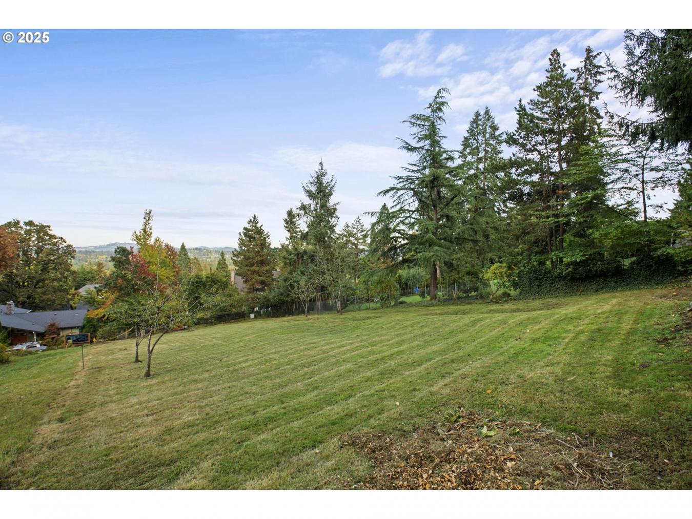 LakeOswego, Oregon, 97034, United States, 4 Bedrooms Bedrooms, ,2 BathroomsBathrooms,Residential,For Sale,1790115