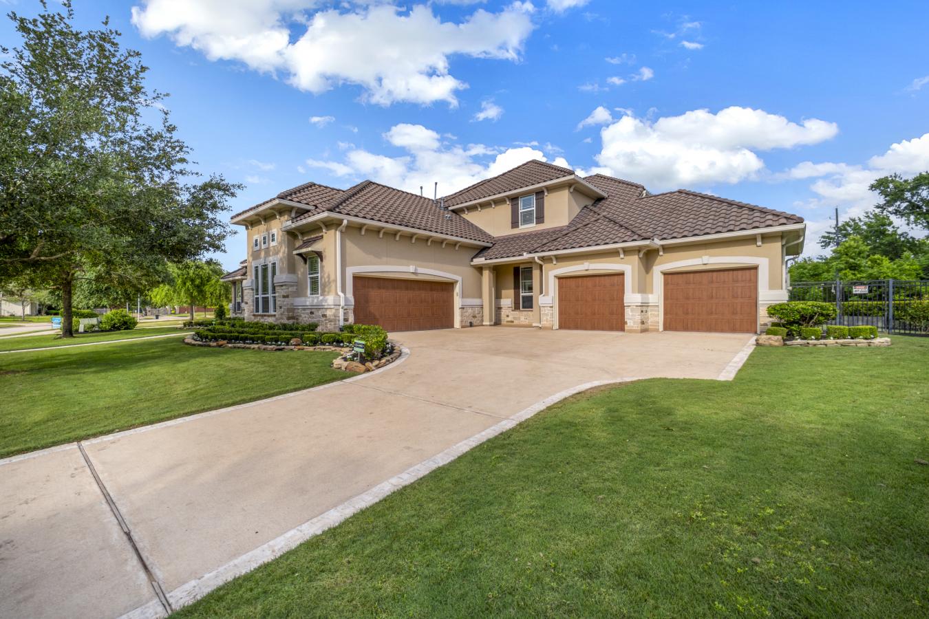 Sugar Land, Texas, 77479, United States, 4 Bedrooms Bedrooms, ,4 BathroomsBathrooms,Residential,For Sale,1801015