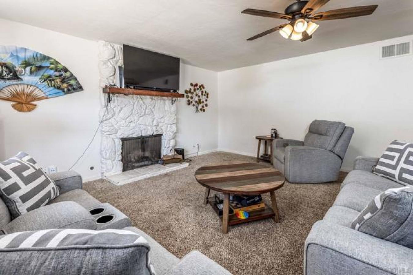 Lakeside, California, 92040, United States, 4 Bedrooms Bedrooms, ,2 BathroomsBathrooms,Residential,For Sale,1790095