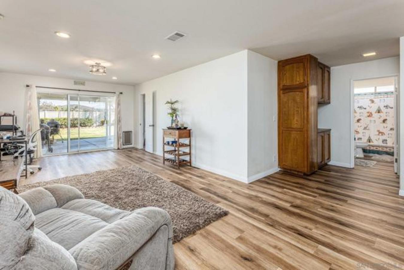 Lakeside, California, 92040, United States, 4 Bedrooms Bedrooms, ,2 BathroomsBathrooms,Residential,For Sale,1790095