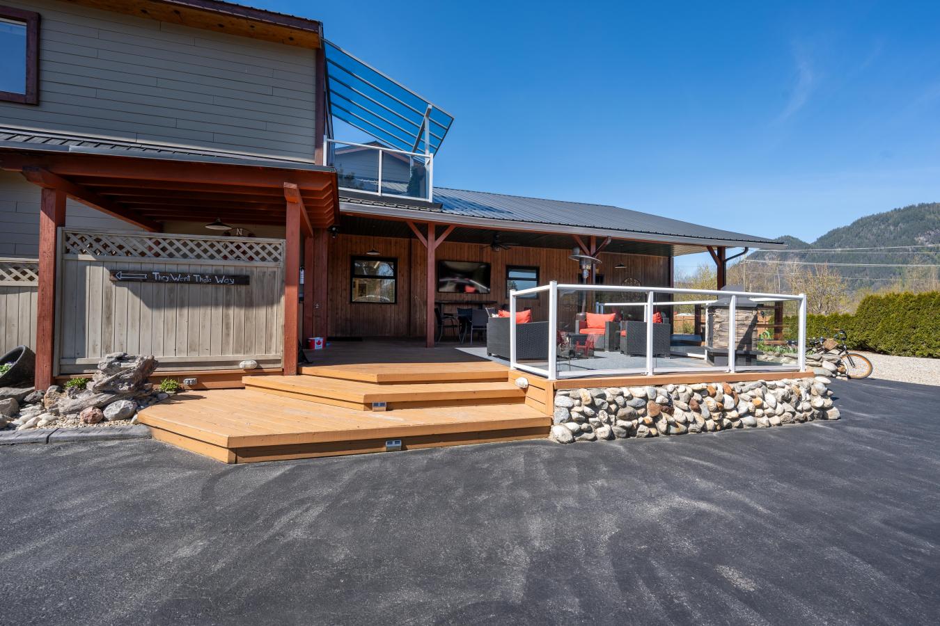Sicamous, BC, V0E 2V0, Canada, 4 Bedrooms Bedrooms, ,4 BathroomsBathrooms,Residential,For Sale,1801014