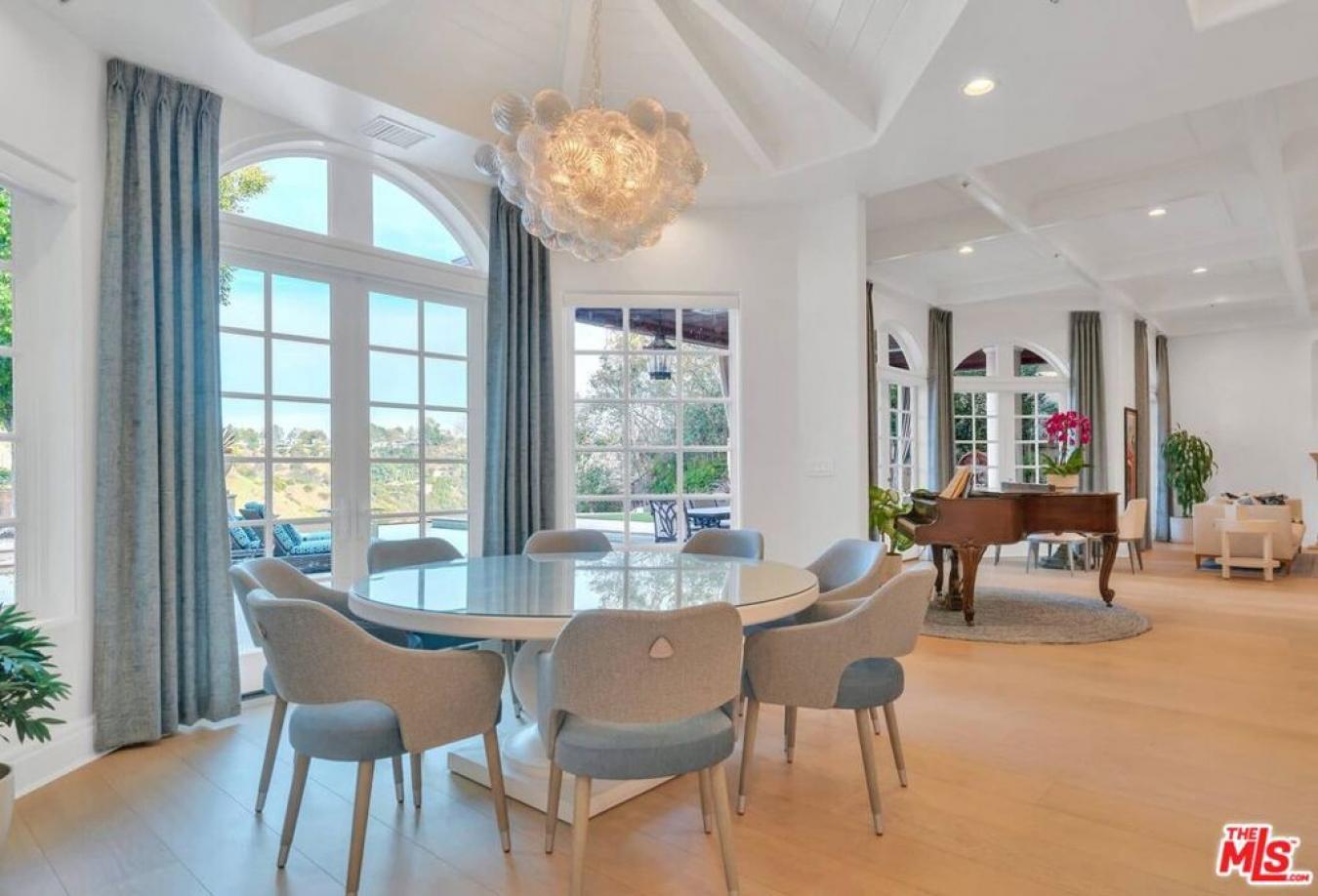 Los Angeles, California, 90077, United States, 5 Bedrooms Bedrooms, ,6 BathroomsBathrooms,Residential,For Sale,1790083