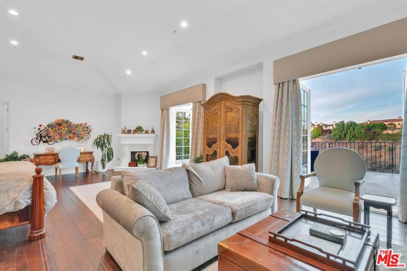 Los Angeles, California, 90077, United States, 5 Bedrooms Bedrooms, ,6 BathroomsBathrooms,Residential,For Sale,1790083